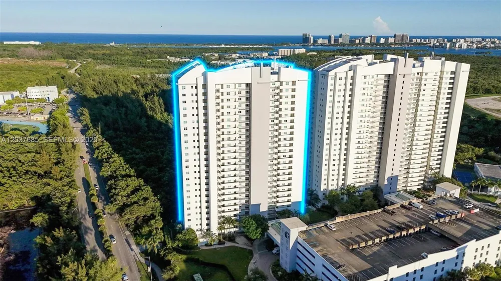 15051 Royal Oaks Ln #401 North Miami, FL 33181