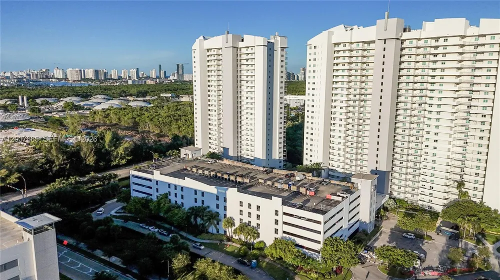 15051 Royal Oaks Ln #401 North Miami, FL 33181