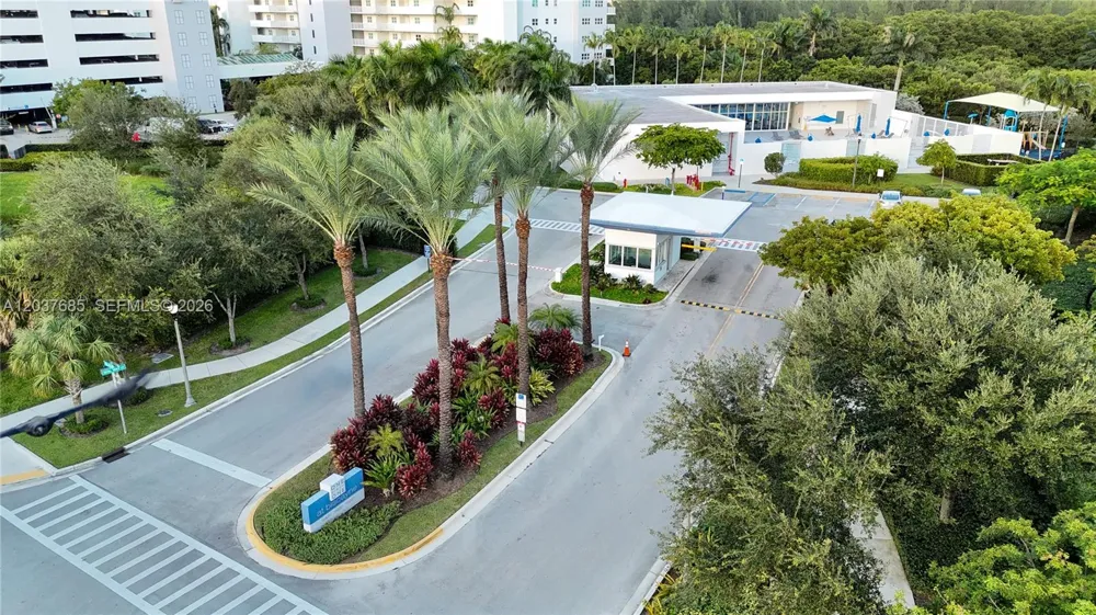 15051 Royal Oaks Ln #401 North Miami, FL 33181
