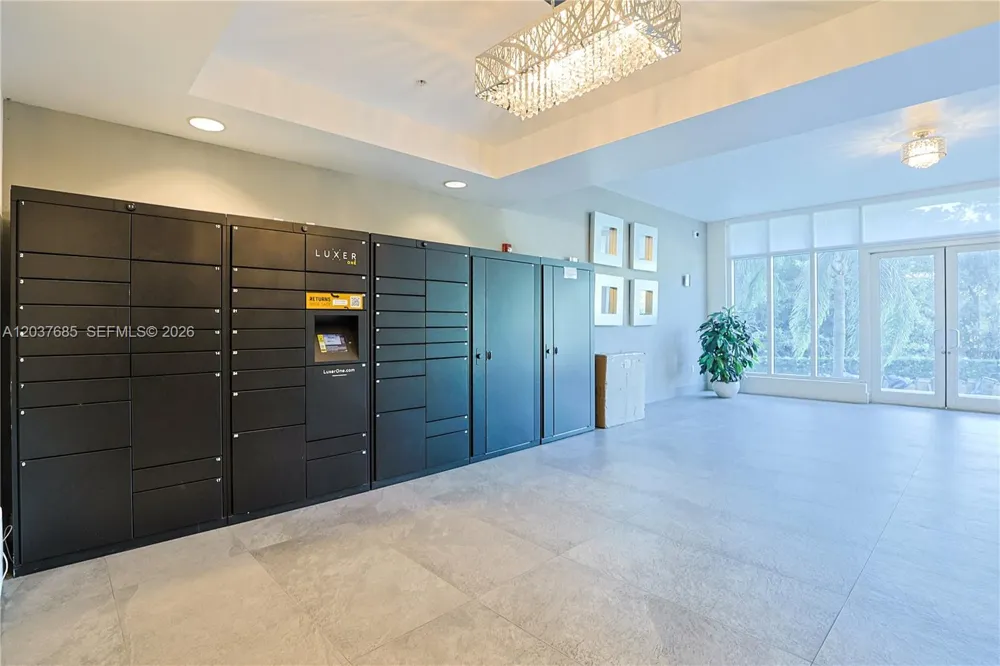 15051 Royal Oaks Ln #401 North Miami, FL 33181