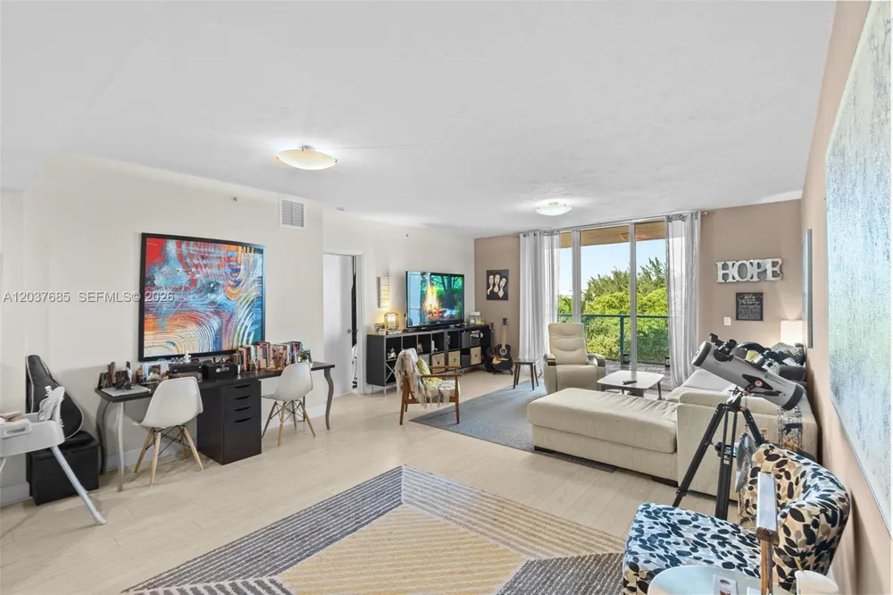 15051 Royal Oaks Ln #401 North Miami, FL 33181