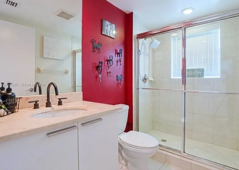 15051 Royal Oaks Ln #401 North Miami, FL 33181