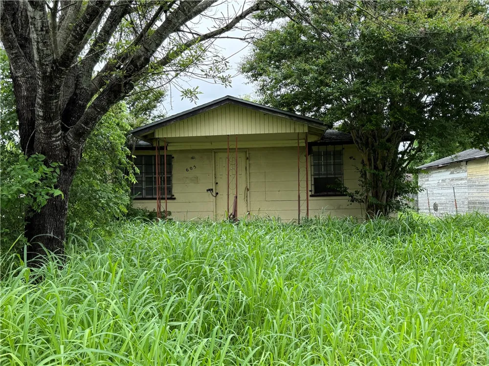 605 Nebraska Street Robstown, TX 78380