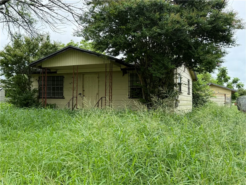 605 Nebraska Street Robstown, TX 78380