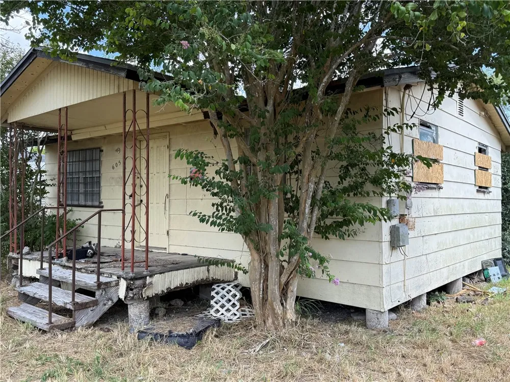 605 Nebraska Street Robstown, TX 78380