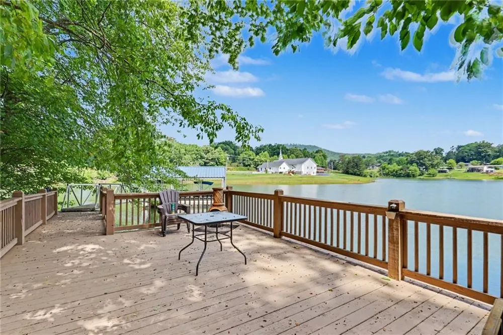 2255 Thunder Oak Road Young Harris, GA 30582
