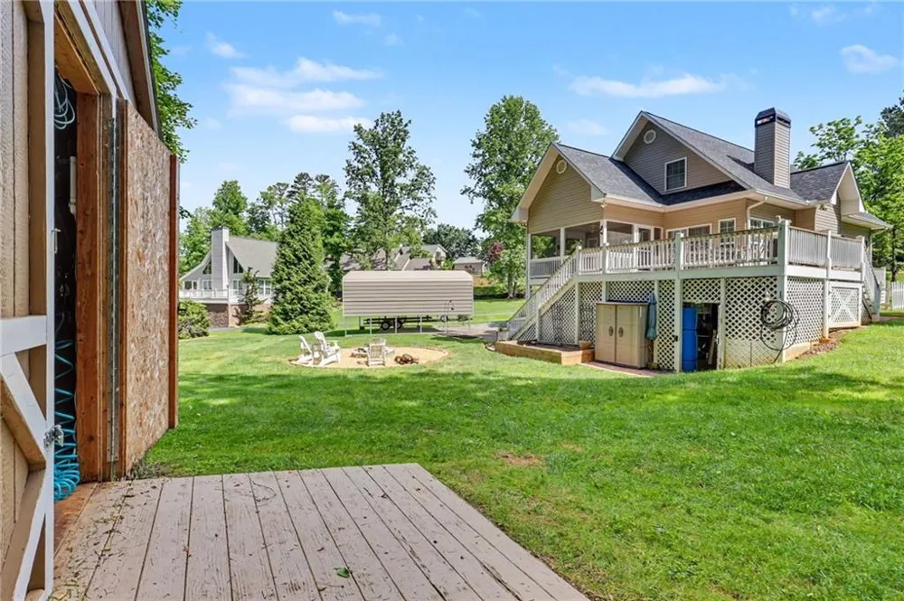 2255 Thunder Oak Road Young Harris, GA 30582