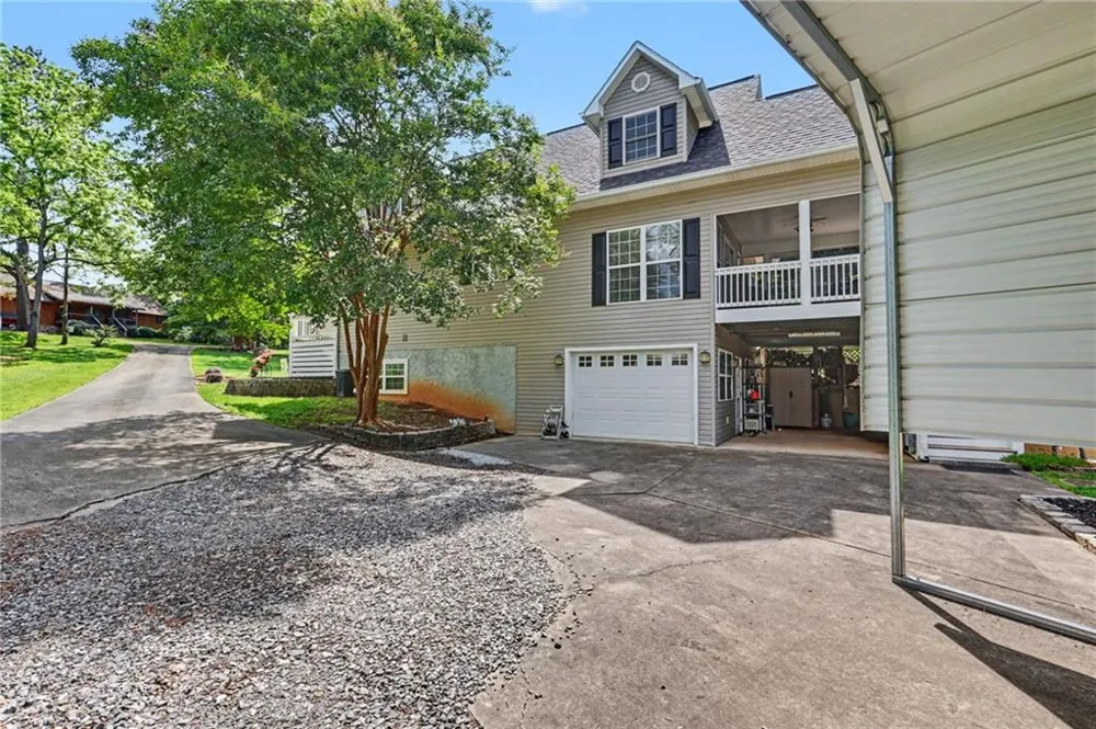 2255 Thunder Oak Road Young Harris, GA 30582