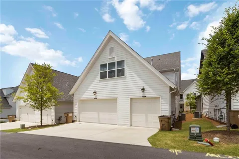 2000 Harvest Pond Circle #2056 - FARMSTEAD