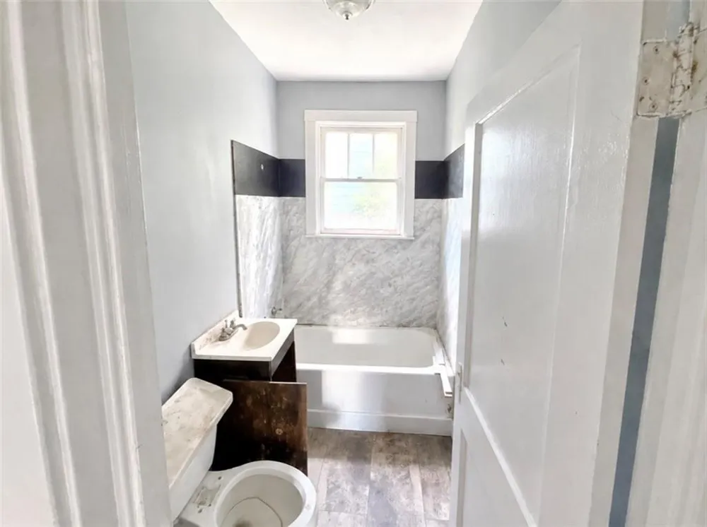 1307 E 42nd Street Savannah, GA 31404
