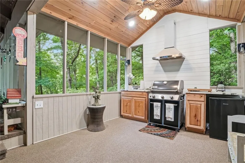 988 Woodland Sautee Nacoochee, GA 30571