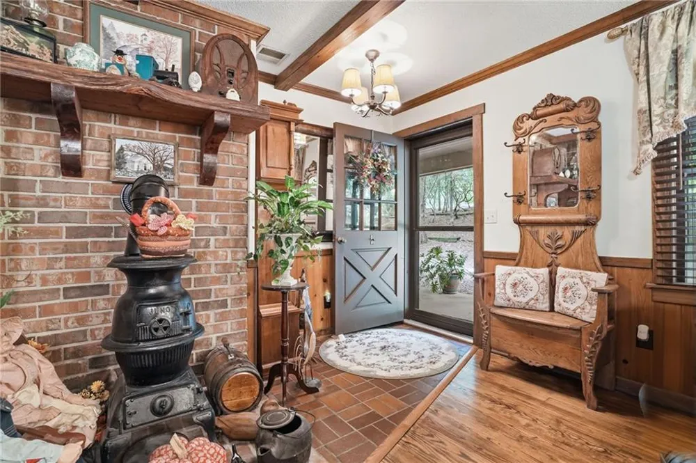988 Woodland Sautee Nacoochee, GA 30571