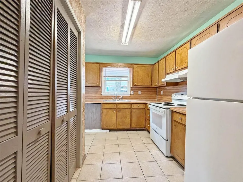 935 Six Oaks Circle #B Norcross, GA 30093