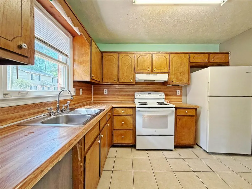 935 Six Oaks Circle #B Norcross, GA 30093