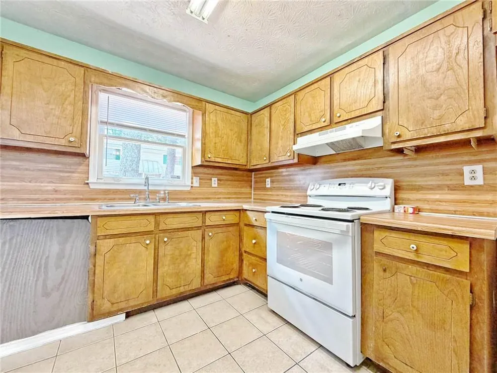 935 Six Oaks Circle #B Norcross, GA 30093