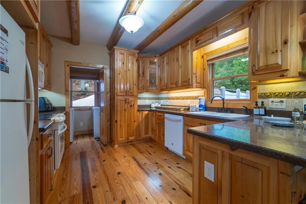 236 Rosen Strasse Helen, GA 30545