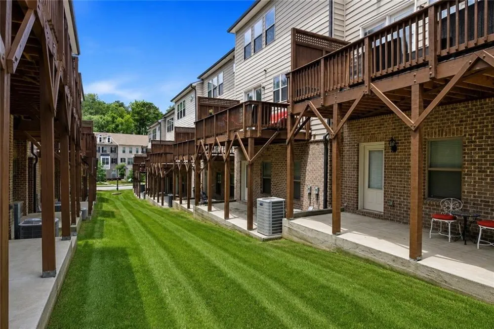 2375 Tarben Drive Snellville, GA 30078