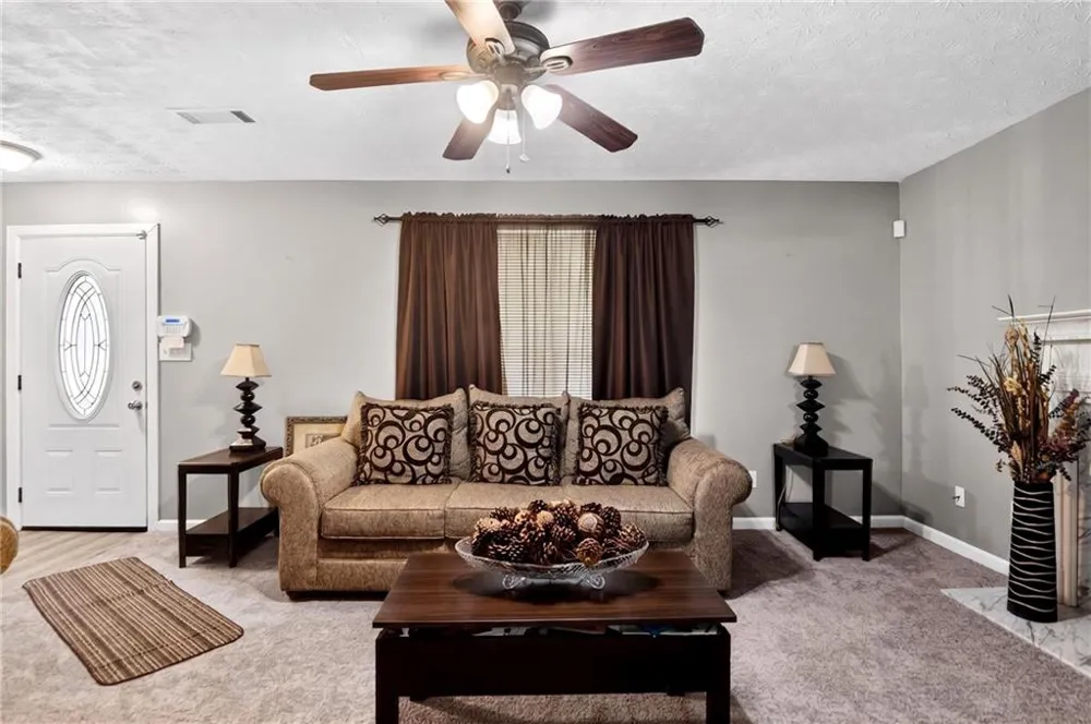 5648 feldwood Road College Park, GA 30349
