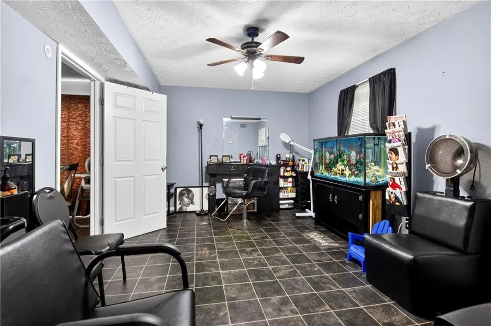 5648 feldwood Road College Park, GA 30349