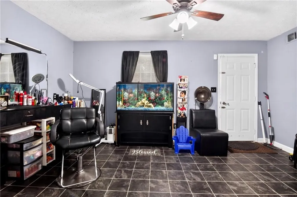 5648 feldwood Road College Park, GA 30349