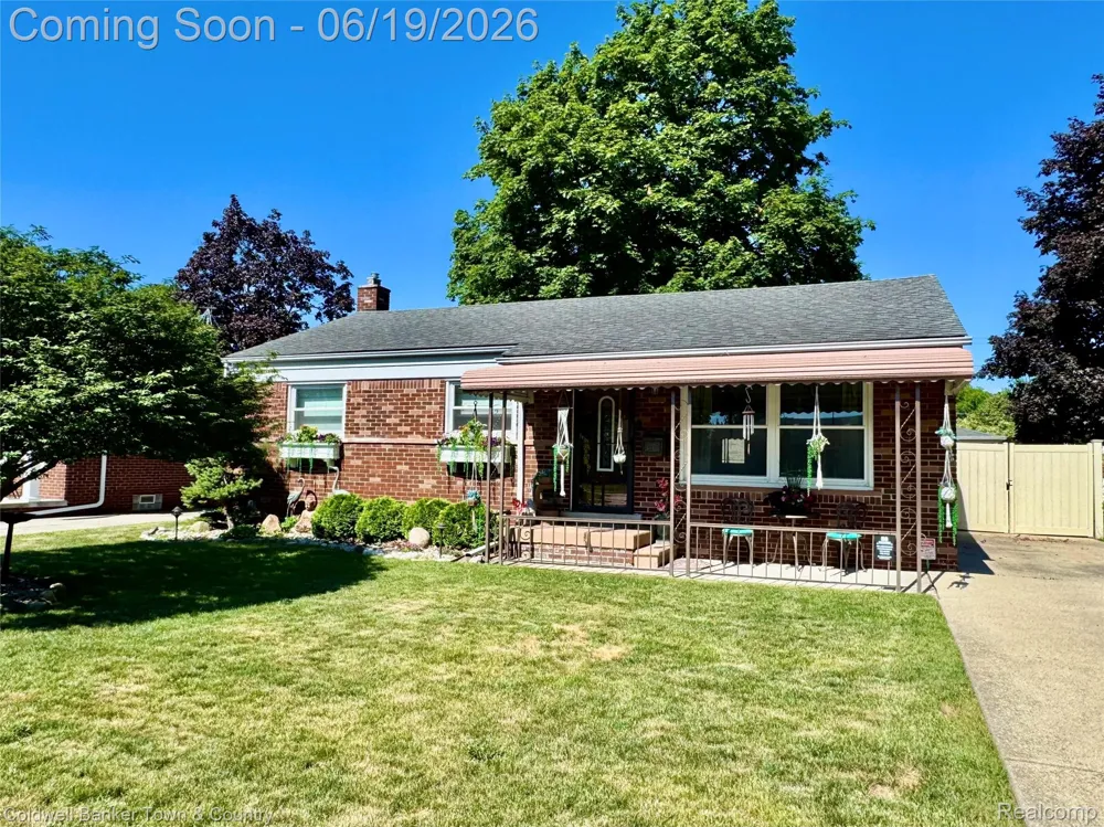 2470 Pinetree Drive Trenton City, MI 48183