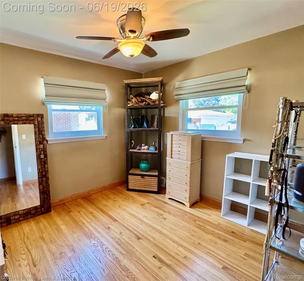2470 Pinetree Drive Trenton City, MI 48183