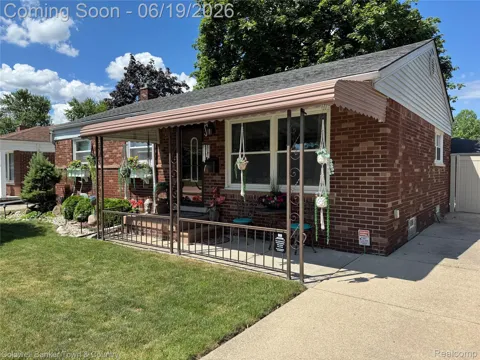 2470 Pinetree Drive