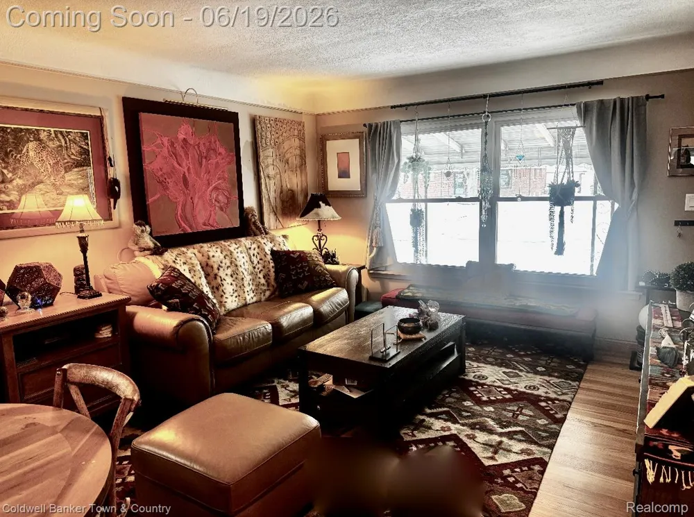 2470 Pinetree Drive Trenton City, MI 48183