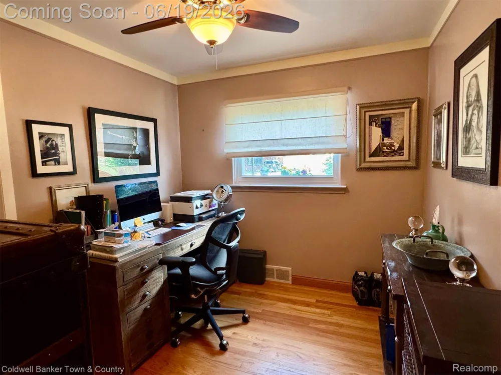 2470 Pinetree Drive Trenton City, MI 48183