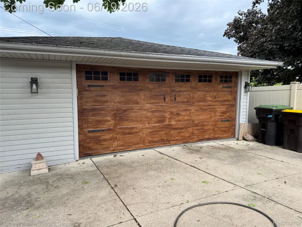 2470 Pinetree Drive Trenton City, MI 48183