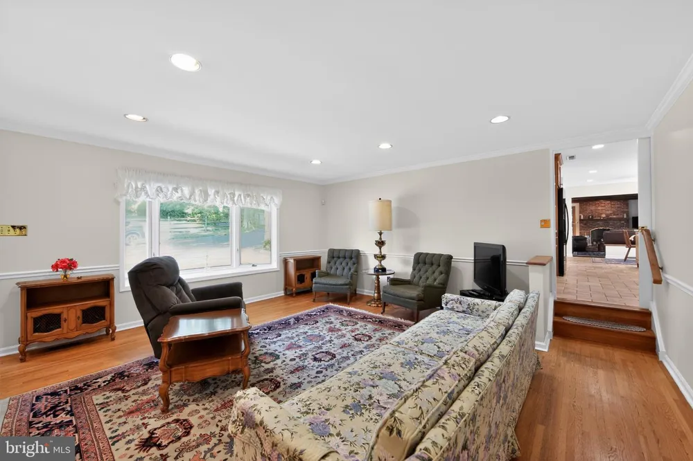 2119 COUNTY LINE ROAD Villanova, PA 19085