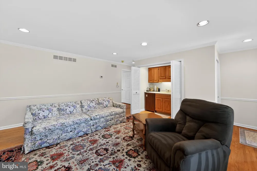 2119 COUNTY LINE ROAD Villanova, PA 19085