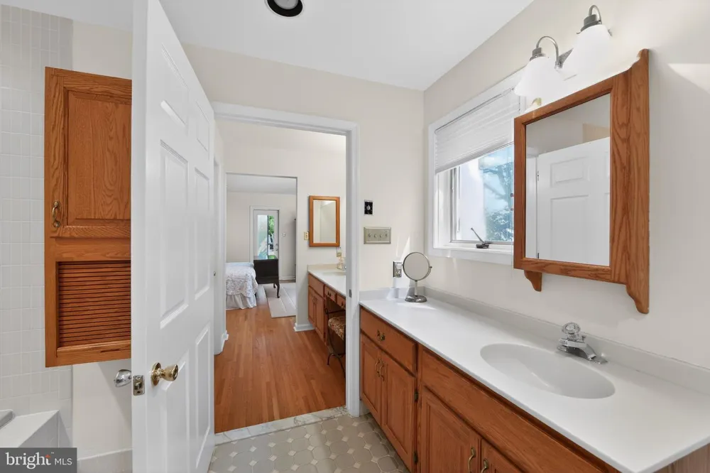 2119 COUNTY LINE ROAD Villanova, PA 19085