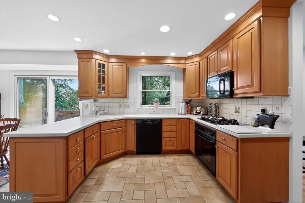 2119 COUNTY LINE ROAD Villanova, PA 19085