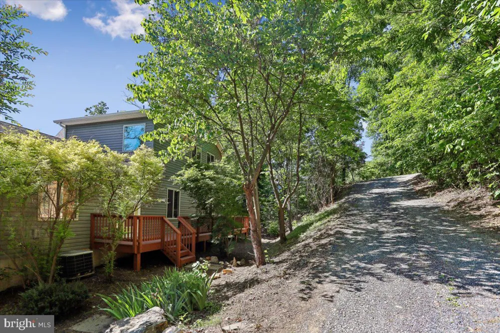 250 LAFAYETTE LANE Paris, VA 20130