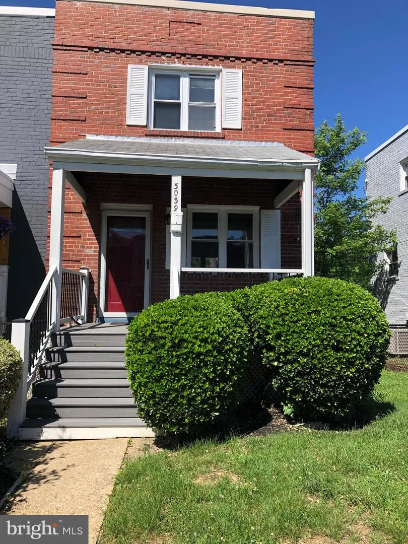 3039 MANNING Alexandria, VA 22305