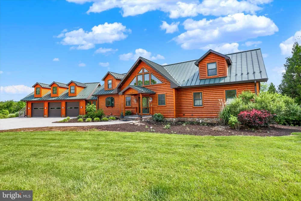 2002 TANEYTOWN ROAD Gettysburg, PA 17325