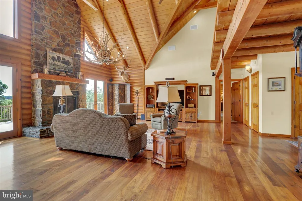 2002 TANEYTOWN ROAD Gettysburg, PA 17325