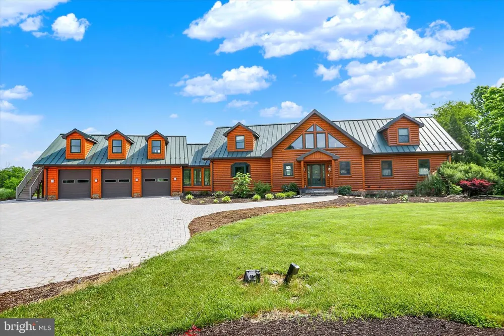2002 TANEYTOWN ROAD Gettysburg, PA 17325