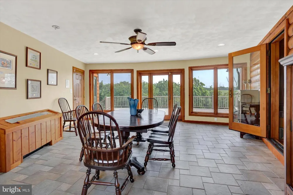 2002 TANEYTOWN ROAD Gettysburg, PA 17325