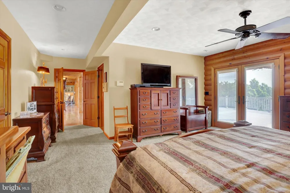 2002 TANEYTOWN ROAD Gettysburg, PA 17325