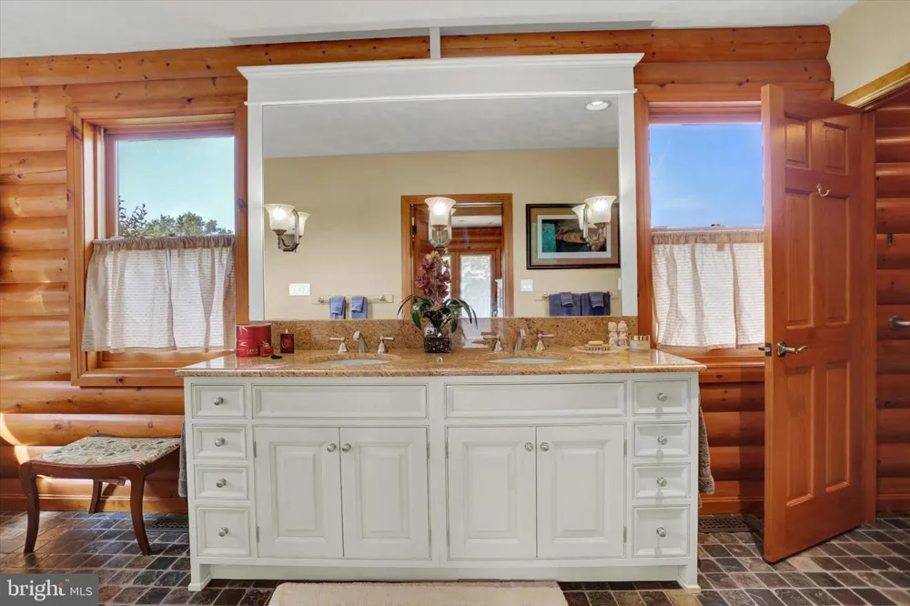 2002 TANEYTOWN ROAD Gettysburg, PA 17325