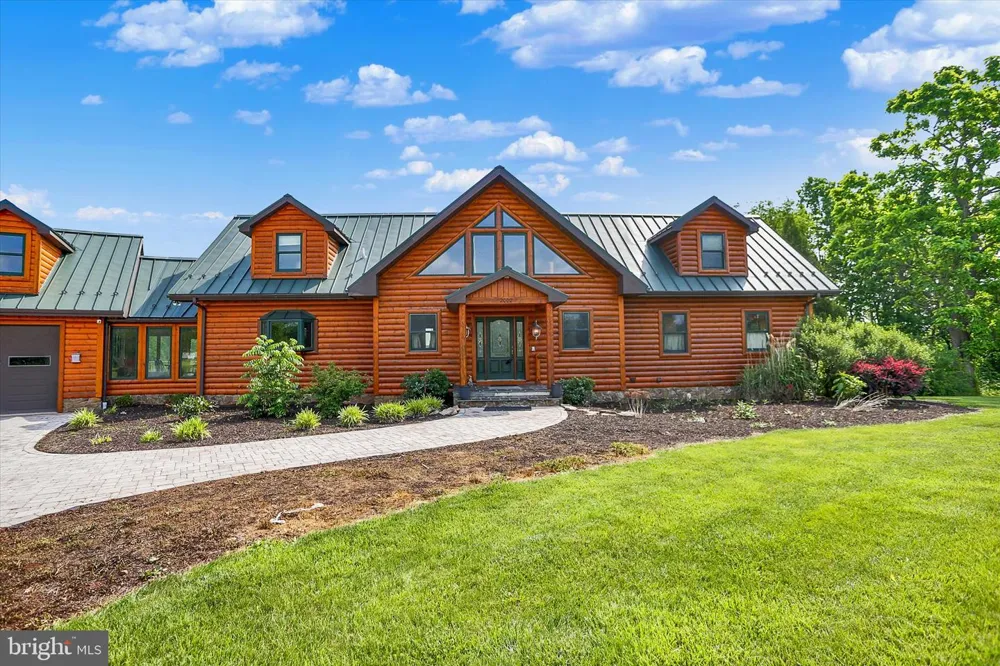 2002 TANEYTOWN ROAD Gettysburg, PA 17325