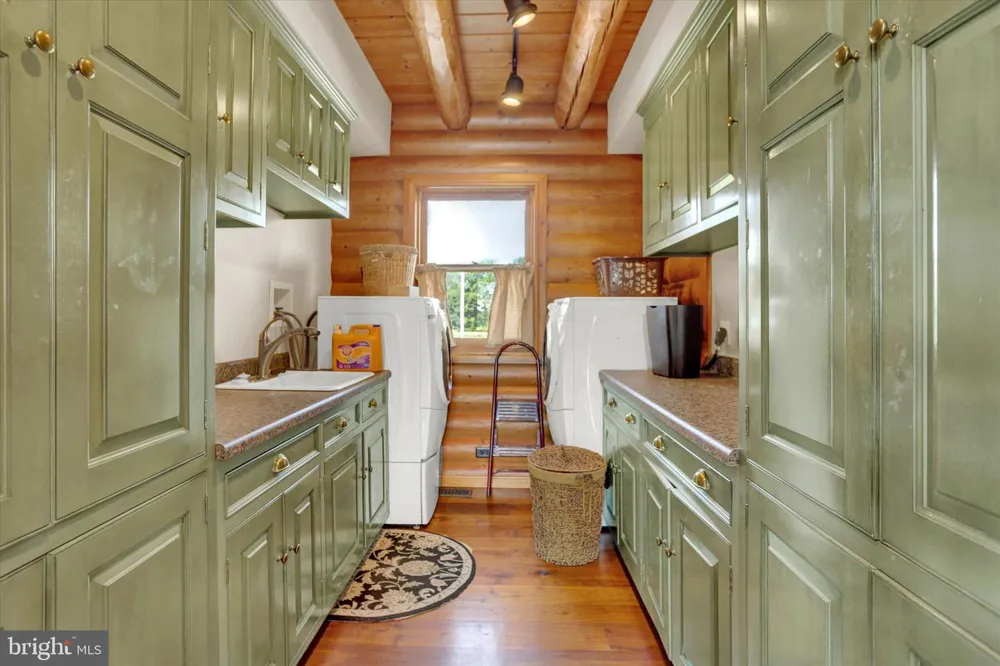 2002 TANEYTOWN ROAD Gettysburg, PA 17325
