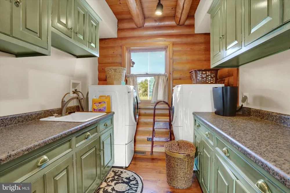 2002 TANEYTOWN ROAD Gettysburg, PA 17325