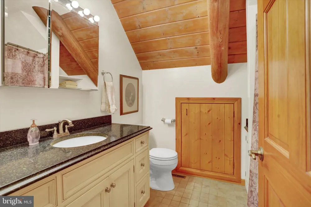 2002 TANEYTOWN ROAD Gettysburg, PA 17325