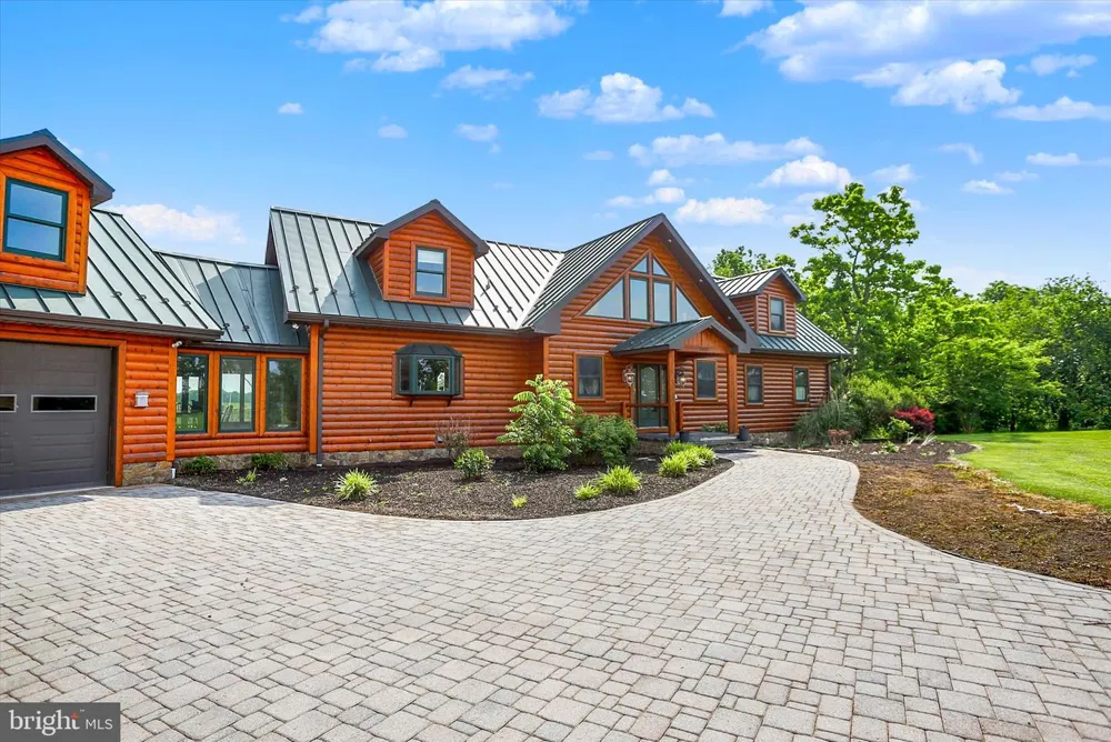 2002 TANEYTOWN ROAD Gettysburg, PA 17325