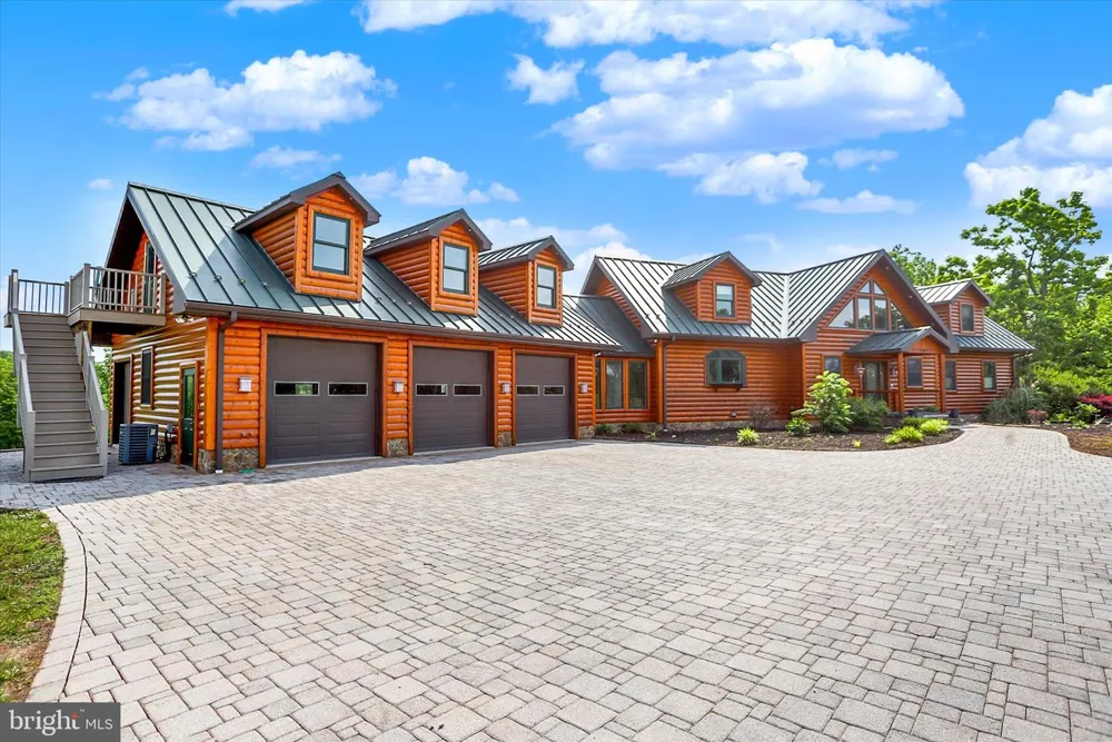 2002 TANEYTOWN ROAD Gettysburg, PA 17325