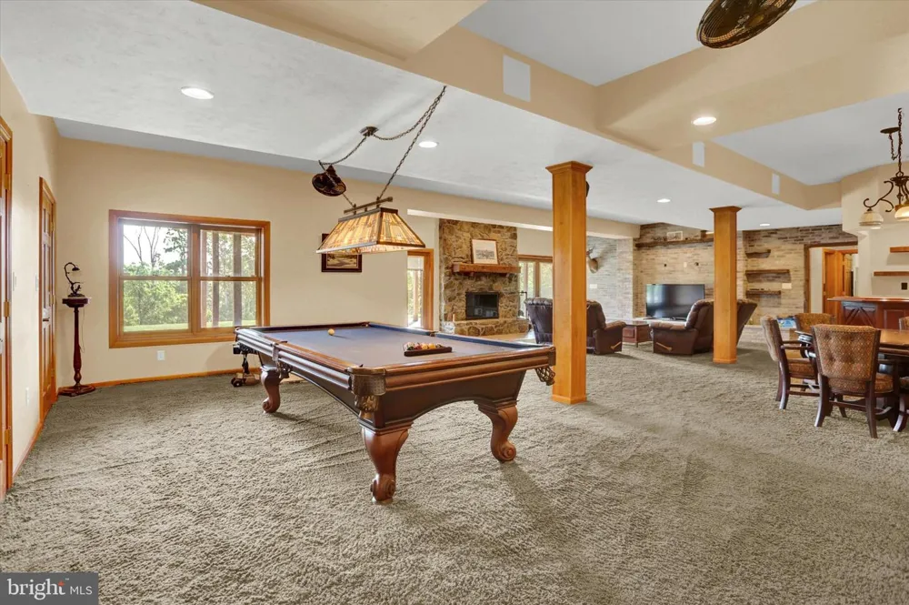 2002 TANEYTOWN ROAD Gettysburg, PA 17325