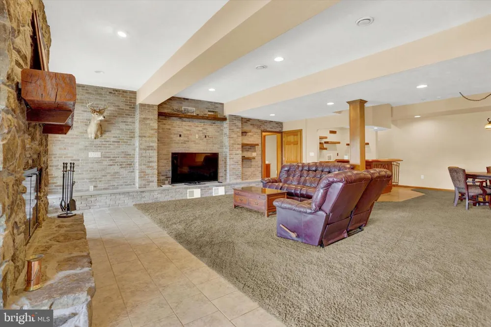 2002 TANEYTOWN ROAD Gettysburg, PA 17325
